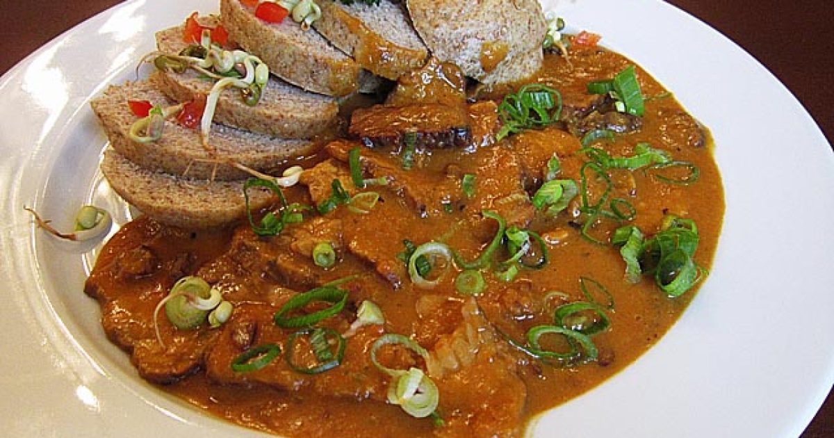 receptyzdravia-tempehovy-paprikas-s-knedlou-featured